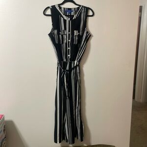 Apt 9 Romper size Lg, pinstriped.